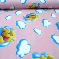 TESSUTO STOFFA COTONE DISNEY WINNIE THE POOH A METRO ALT. 280 ROSA G570