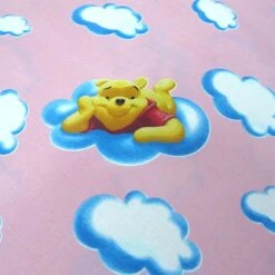 TESSUTO STOFFA COTONE DISNEY WINNIE THE POOH A METRO ALT. 280 ROSA G570 -Negozio Per Bambini Disney 20131017100222 nuvoletta 2